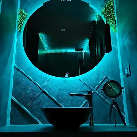 Pentlux - Penthouse In The Heart Of