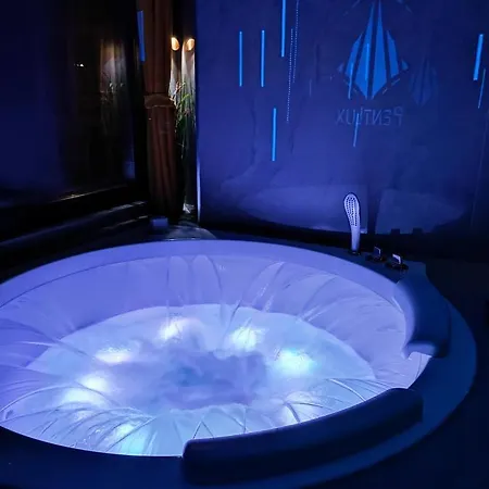 Pentlux - Penthouse In The Heart Of