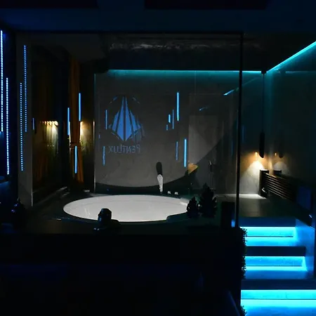 Pentlux - Penthouse In The Heart Of