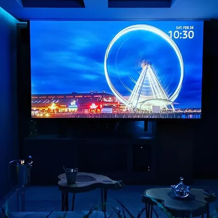 Pentlux - Penthouse In The Heart Of