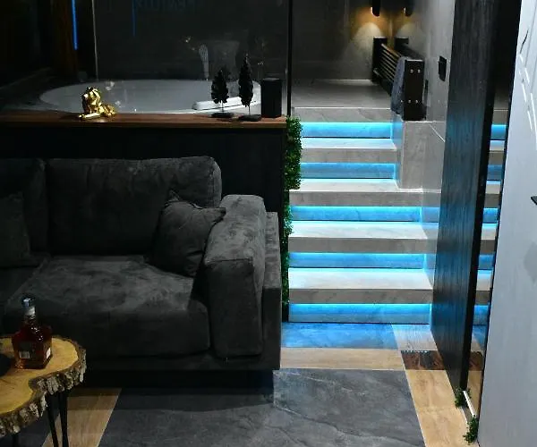 Pentlux - Penthouse In The Heart Of