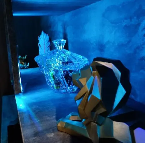 Pentlux - Penthouse In The Heart Of