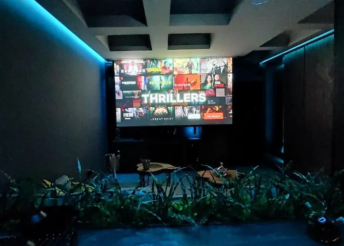 Pentlux - Penthouse In The Heart Of