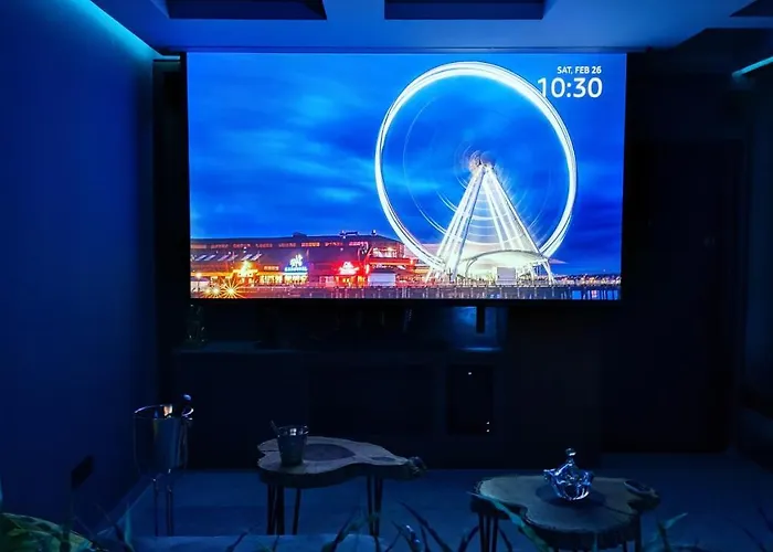 Pentlux - Penthouse In The Heart Of